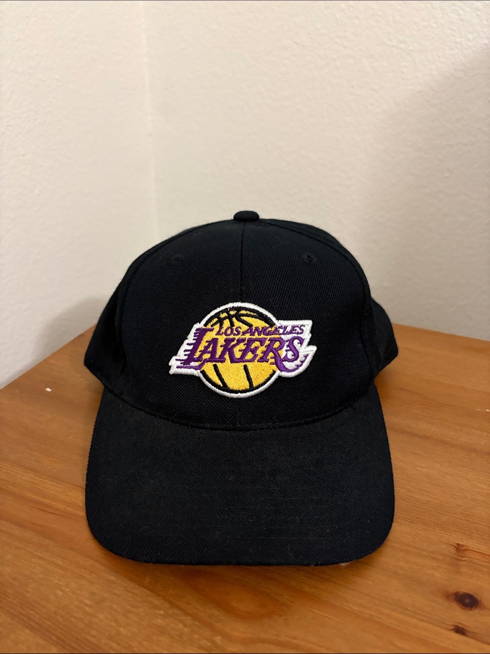 NBA Los Angeles Lakers Black Hat with Yellow and Purple Logo - Picture 1 of 4